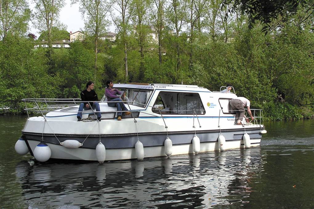 01-bateaux-fluviaux-nicols-gamme-riviera-920-8-places
